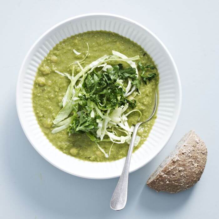suppe_grønne_ærter_spidskål_kikærter_lille.jpg